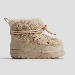 H&M Kids Faux Shearling Lace-Up Boot in Beige Baby/Toddler size 6